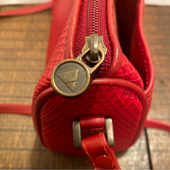VINTAGE 1983 Liz Claiborne Red Leather Crossbody Bag and Matching Wallet - Picture 7 of 16